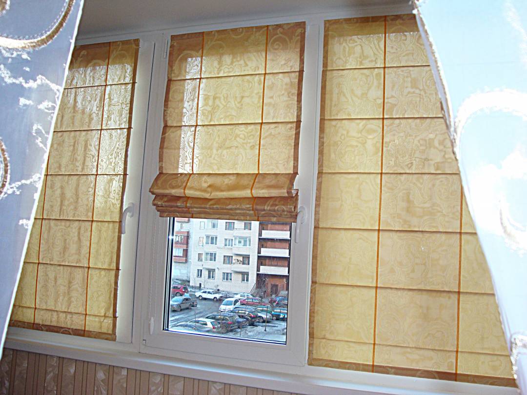 Римские шторы на пластиковые окна на балкон фото